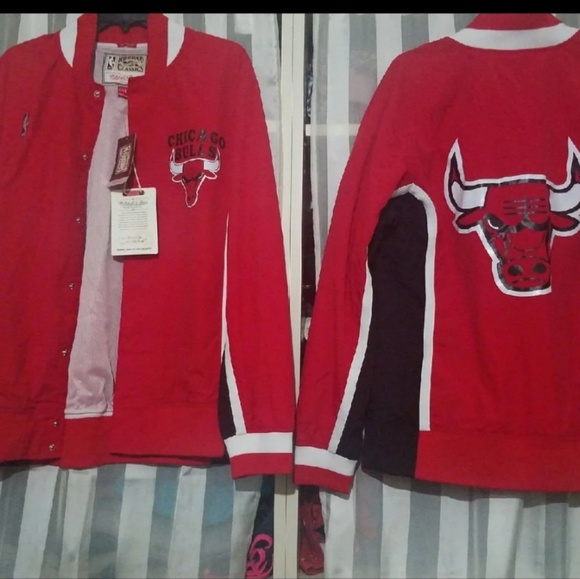 Chicago Bulls Mitchell and Ness Jacket. - Picture 1 of 4